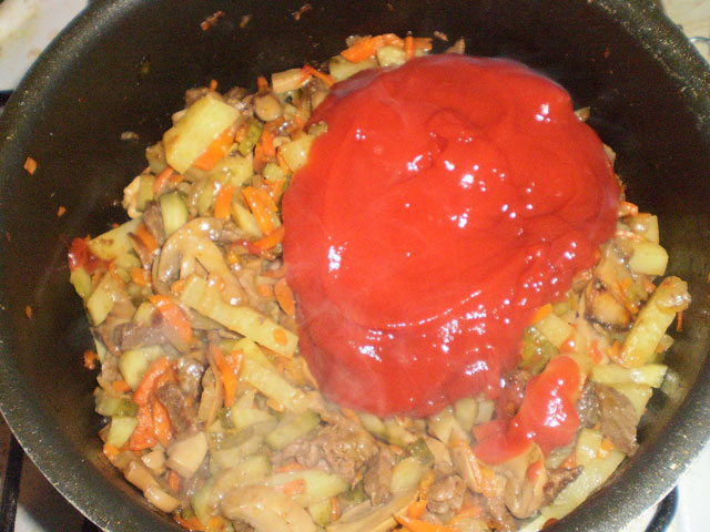 солянка сборная мясная с картошкой и капустой солянка сборная мясная с картошкой и капустой
