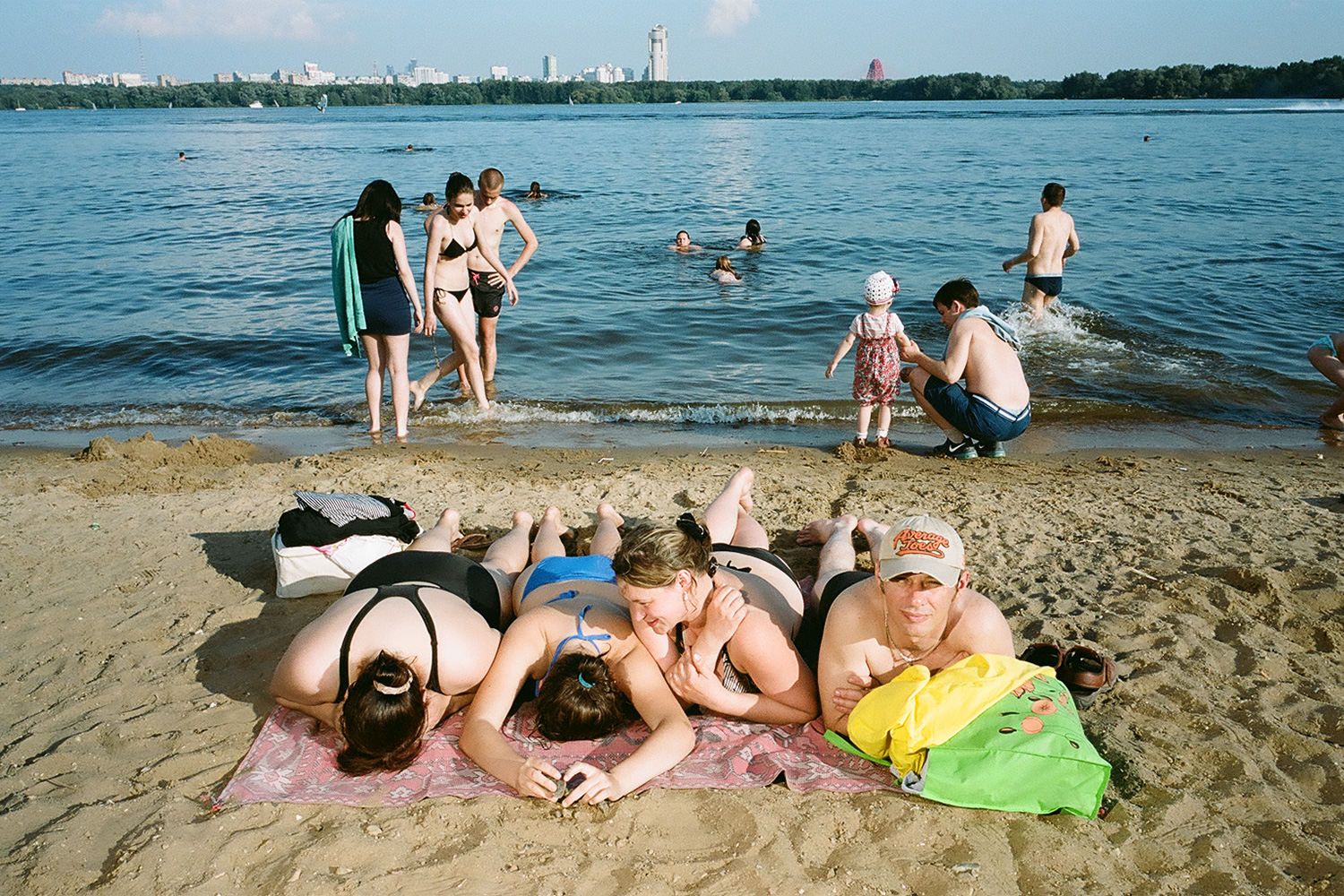 Афиша Город: Голые и смешные: фоторепортаж с городских пляжей – Архив