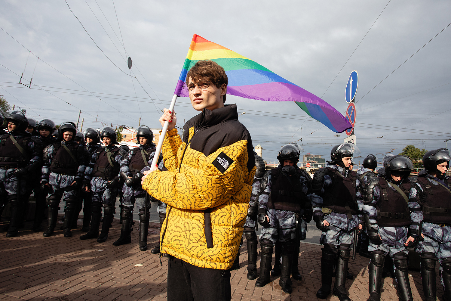 Russian really. Форма для разгона митингов. Митинги одежда. Форма украинской молодежи на митингах. Главный ОМОНА.