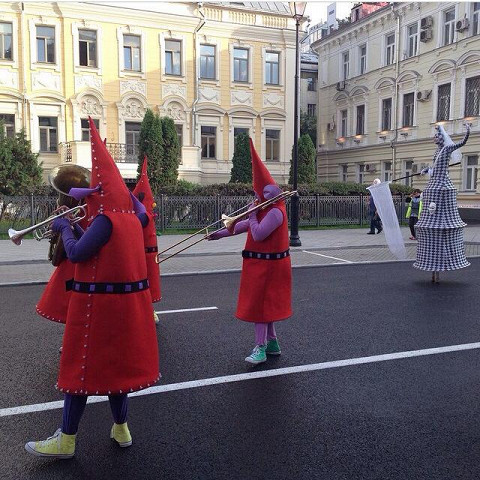 Небольшой парад в честь открытия улиц на Покровке
