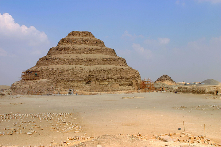 Пирамида царя Нечерихета Джосера в Саккаре 
