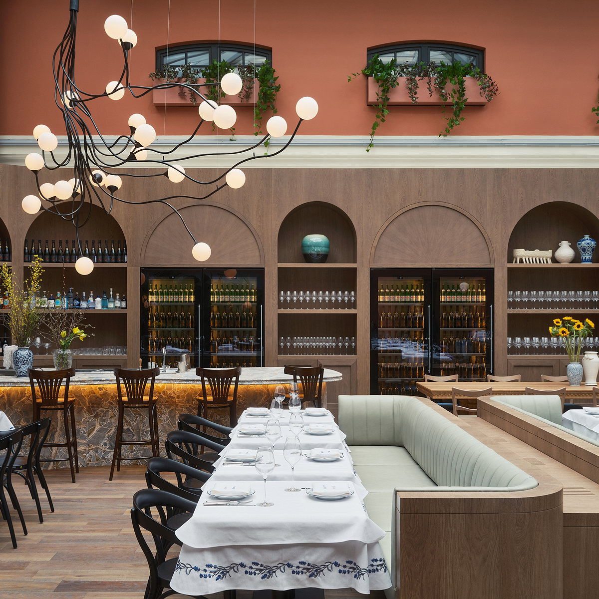 Joli grand bistrot ул восстания 45б фото. Joli Grand Bistrot ресторан СПБ. Leila ресторан СПБ. Bruxx малая Дмитровка. Этот ресторан.