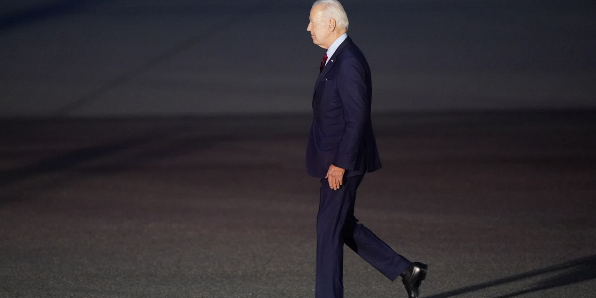 «I’m tired. I’m leaving»: смотрим мемы о выходе Байдена из президентской гонки