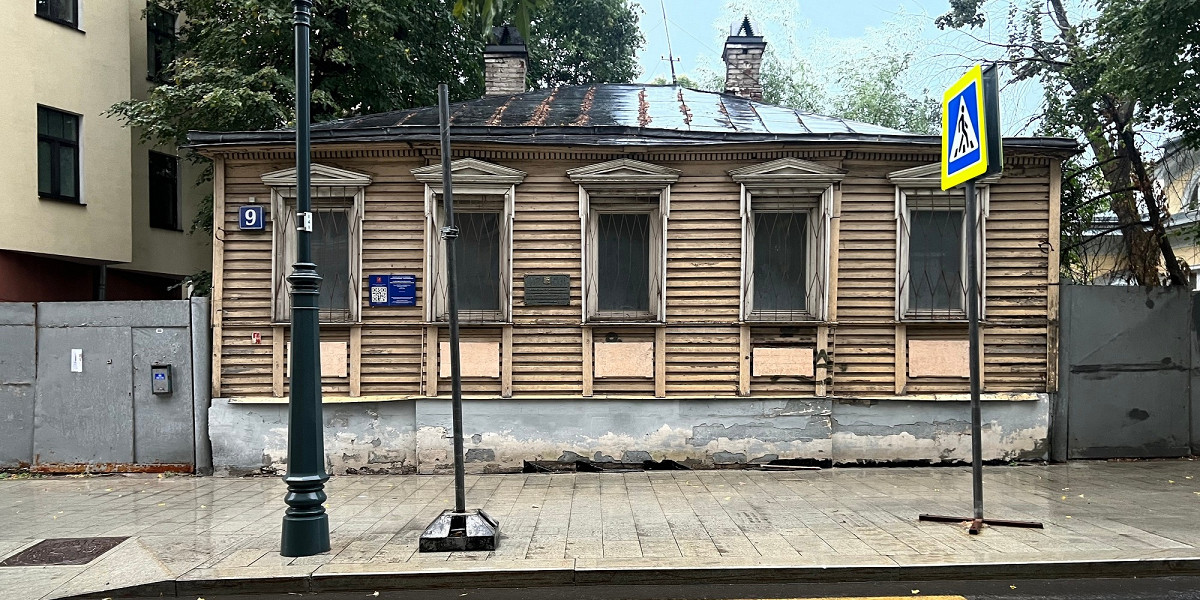 Деревянные здания. Жилой дом мельникова мансуровский переулок. Дом булгакова мансуровский переулок. Дом булгакова мансуровский переулок. Особняк кузнецова в мансуровском переулке.