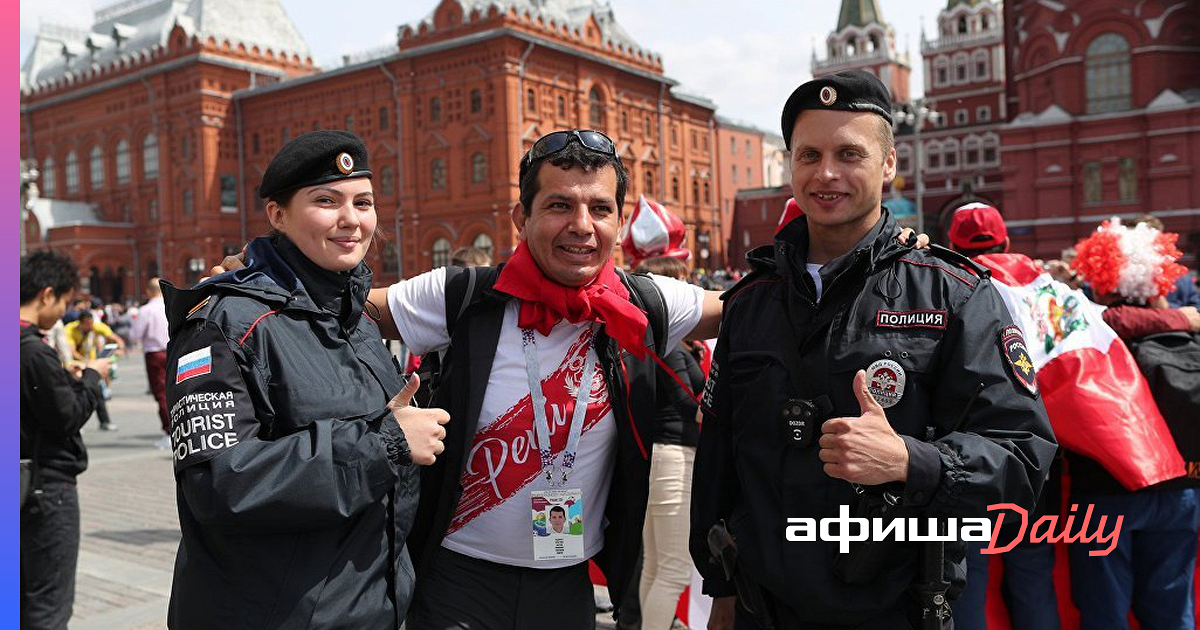 Трое граждан. Полиция ЧМ 2018. Полиция Чемпионат мира 2018. Полиция на чемпионате мира по футболу 2018. Полиция на ЧМ В России.