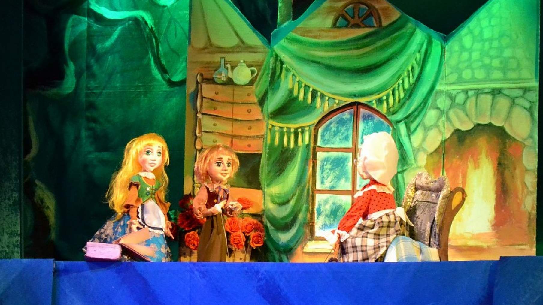 Балконы домов кая и герды