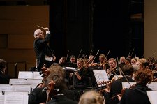 Аттракцион для Петрушки с оркестром – афиша
