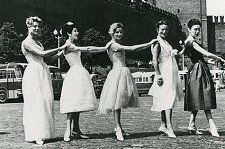 Christian Dior — 60 лет истории в фотографиях – афиша