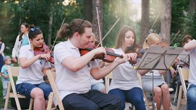 «Музыка вокруг нас»: Камерный оркестр Молодежного театра на Булаке