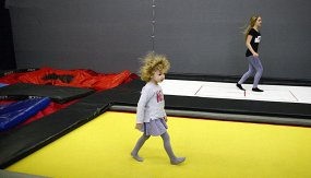 детская комната батуты игровая. Смотреть фото детская комната батуты игровая. Смотреть картинку детская комната батуты игровая. Картинка про детская комната батуты игровая. Фото детская комната батуты игровая