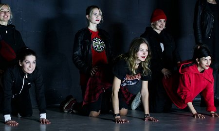 спектаклей, в которых женщинам приходится тяжеловато