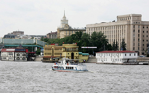 Кому нужна война с дебаркадерами на Москве-реке