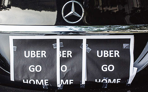 «Наша профессия очень архаичная»: почему парижские таксисты против Uber