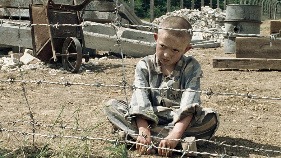 Мальчик в полосатой пижаме фото из фильма