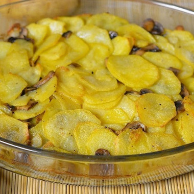 Фото рецепт Постный картофель с шампиньонами в духовке