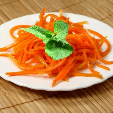 Рецепт Морковь с кедровыми орешками и базиликом