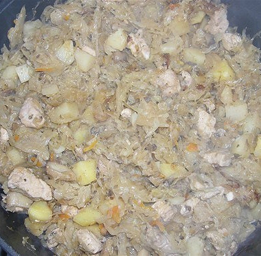 Рецепт Картошка, тушеная с квашеной капустой и курицей