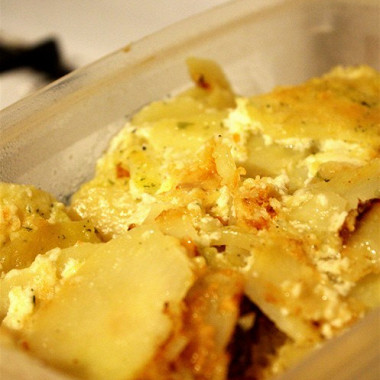 Рецепт Картофель, запеченный с сыром и специями в сметанно-чесночном соусе