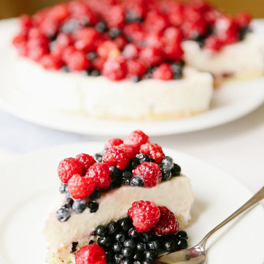 Рецепт Йогуртовый торт с ягодами