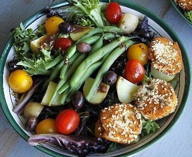 Рецепт Деревенский салат с козьим сыром