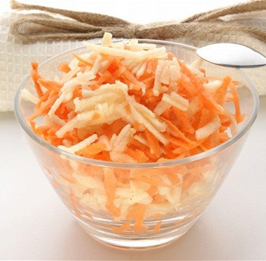 Рецепт Салат из моркови, яблок и орехов