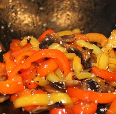 Рецепт Грибы с овощами жареные в воке