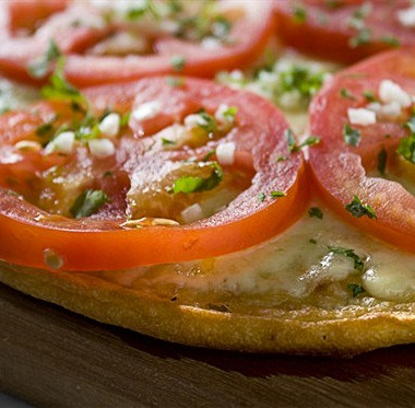 Рецепт Неаполитанская пицца со свежими помидорами