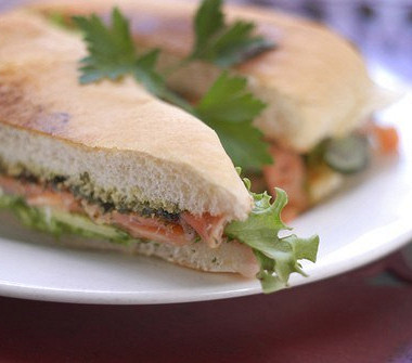 Рецепт Быстрые сэндвичи с лососем, овощами и рикоттой