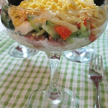 Рецепт Слоеный салат с тунцом и сыром