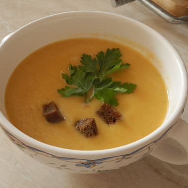Рецепт Лёгкий овощной суп-пюре с цукини и ржаными гренками