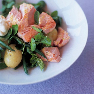 Рецепт Салат из запеченного лосося с кресс-салатом