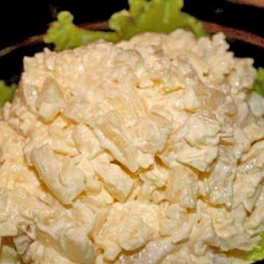 Рецепт Салат с курицей, сыром и ананасами