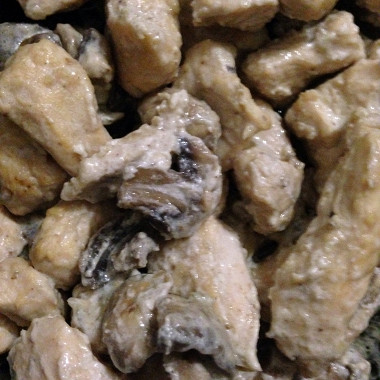 Рецепт Куриная грудка с шампиньонами в сметанном соусе