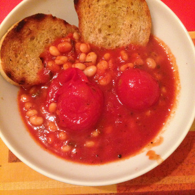 Рецепт Суп из фасоли, томатов и шалфея с тостами