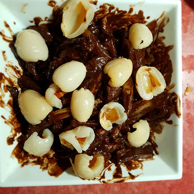 Рецепт Салат из маринованной свинины с картофелем и горьким шоколадом