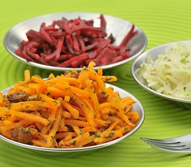 Рецепт Морковный салат с изюмом и апельсиновым ароматом