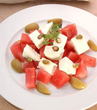 Рецепт Арбузный салат с фетой и мятой