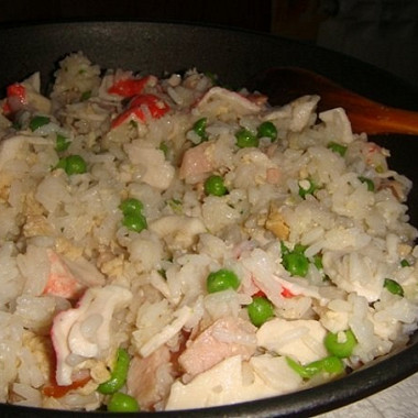 Рецепт Жареный рис по‑шанхайски с крабовым мясом