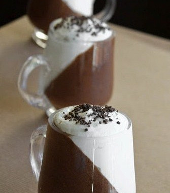 Рецепт Шоколадный мусс со взбитыми сливками и кофе