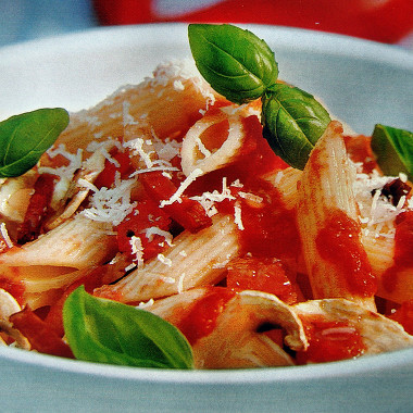 Рецепт Паста с томатным соусом, оливками и каперсами