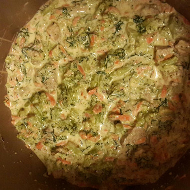 Фото рецепт Курица с брокколи и морковью, тушеная в сливках