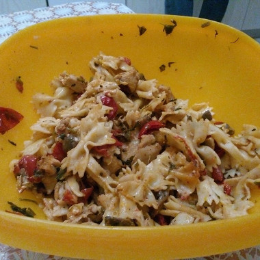 Фото рецепт Фарфалле с курицей, грибами и рикоттой
